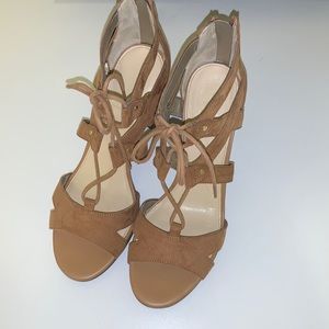 Nude/Tan heels✨